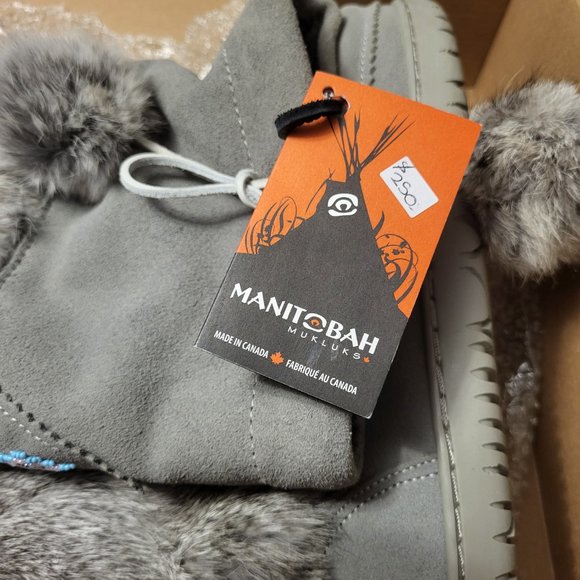 Manitobah Mukluks - Picture 2 of 3